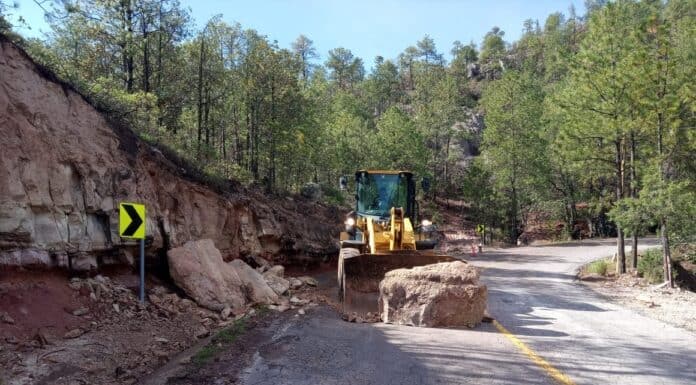 Restablece SCOP paso seguro en la Sierra Tarahumara tras derrumbes por lluvias