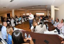 Expone César Jáuregui avances en procuración de justicia y seguridad ante constructores