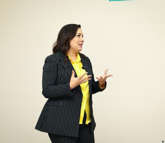 Dialoga diputada Joss Vega con estudiantes universitarios sobre quehacer legislativo