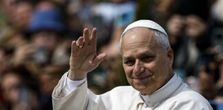 León XIV portará la cruz en su primer viacrucis de Viernes Santo en el Coliseo