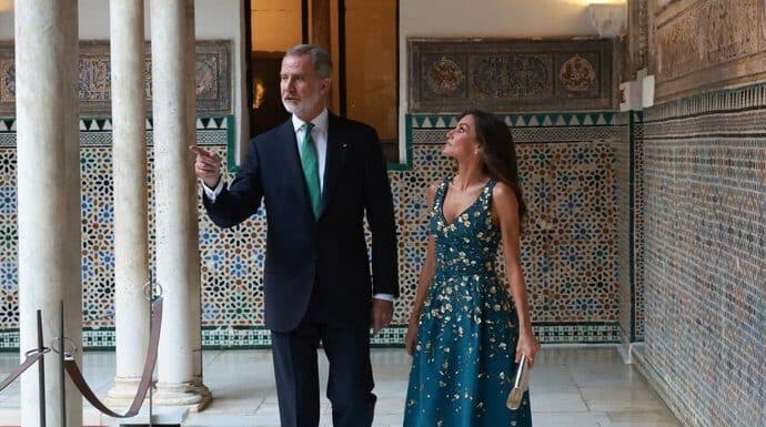 Reina Letizia deslumbra con vestido joya en cena previa a cumbre de la ONU en Sevilla