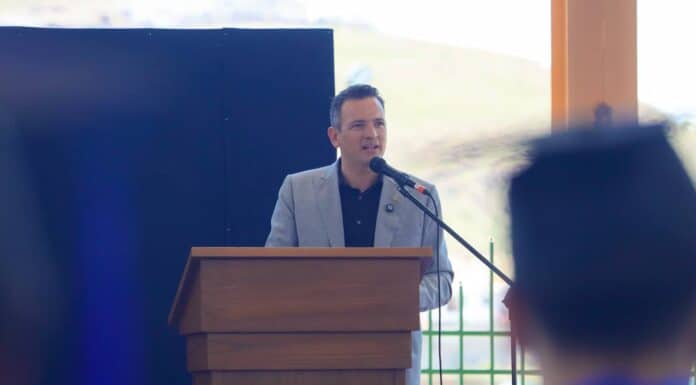 Apadrina alcalde Bonilla generación de ESFER Salesianos; los invitó a esforzarse por su futuro