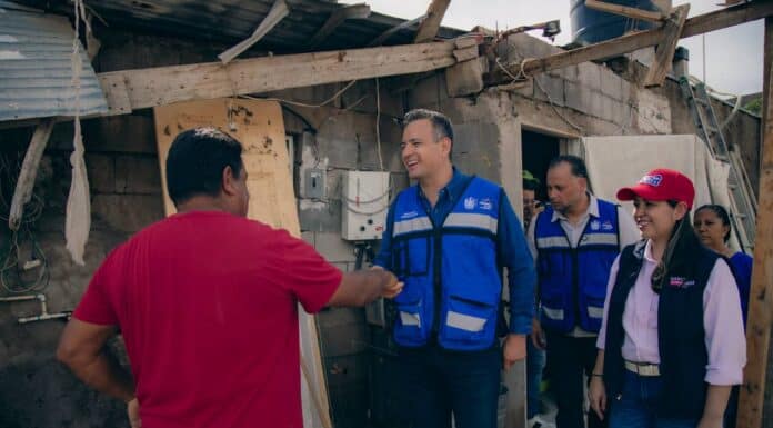 Lleva Alcalde apoyos a casas aledañas al panteón de El Porvenir