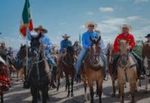 Cabalgan alcaldes de Chihuahua y Parral junto a jinetes en las Jornadas Villistas