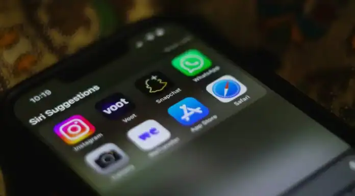 Alexa, Google y tu teléfono no están escuchando tus conversaciones, es aún peor