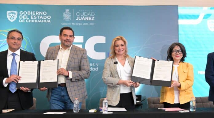 Maru Campos firma carta- donación de terreno para Centro de Convenciones en Juárez