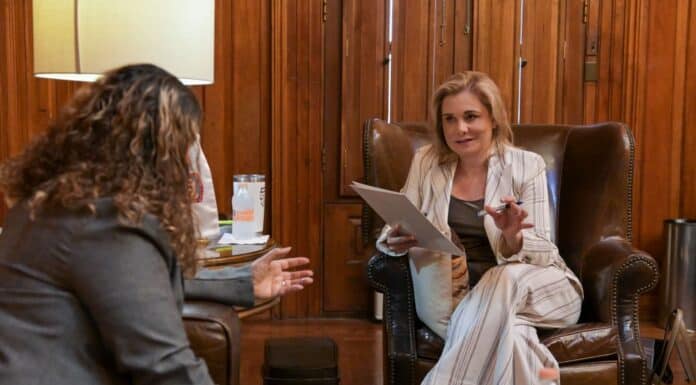 Maru Campos se reúne con activistas y representantes de colectivos de mujeres