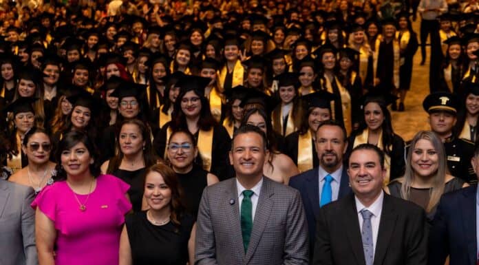 En la educación está el futuro del país: Alcalde a graduandos