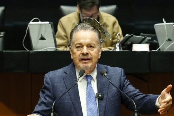 Advierte Mario Vázquez sobre peligros de la CURP biométrica