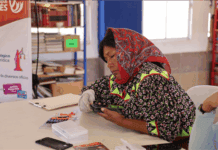 Mujeres ralámuli concluyen curso de Municipio de reparación de celulares