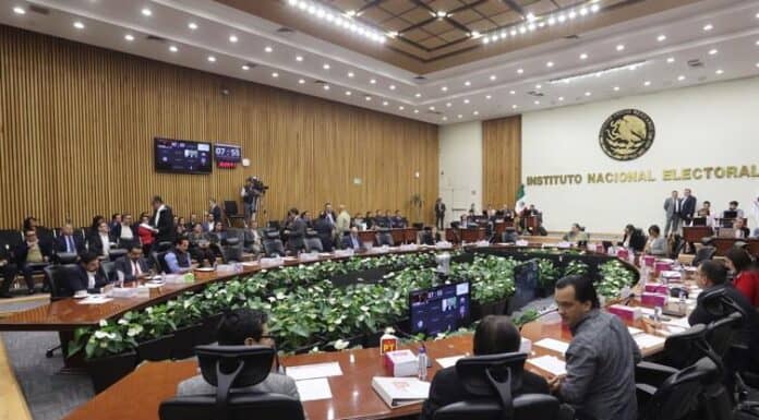 Multó INE a partidos políticos por irregularidades fiscales