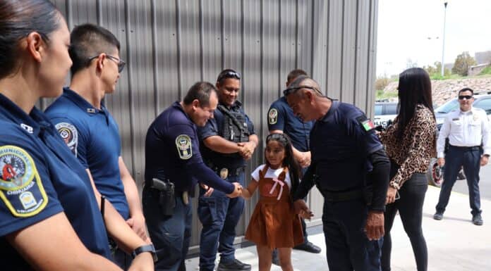Policías reúnen apoyo económico para tratamiento médico de niña