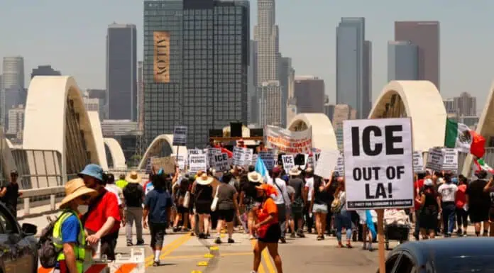 Protestas en Los Ángeles: Cierran puente de Sixth Street por redadas