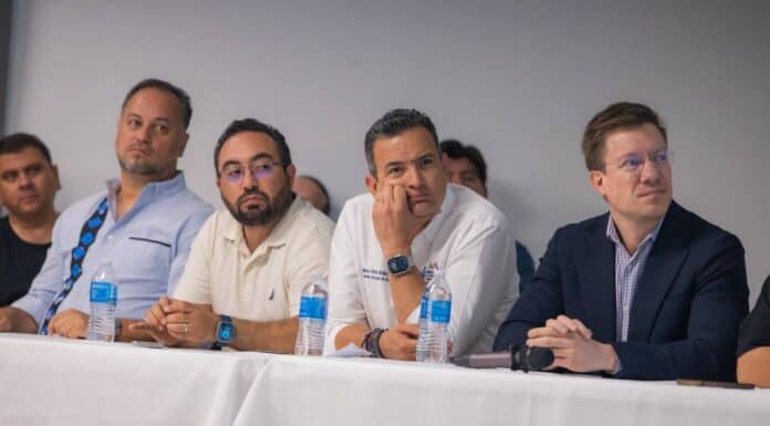 Responden Bonilla y especialistas de la UACH inquietudes de vecinos de Monte Xenit