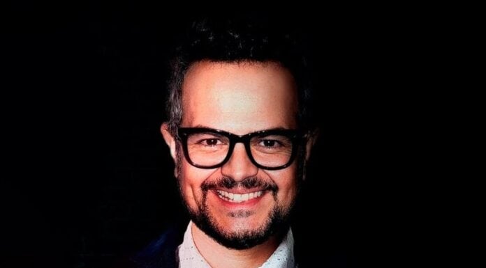 Aleks Syntek se fractura la pierna tras una caída en su casa