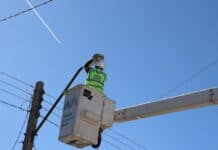 Continúa Municipio instalando nuevas lámparas LED, ahora tocó el turno en la colonia Los Olivos