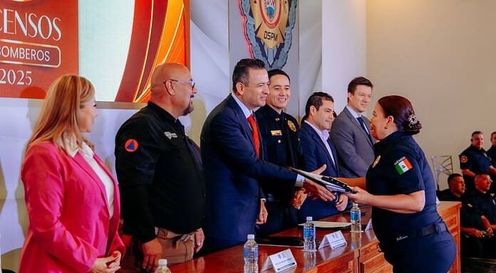 Entrega Bonilla nombramientos de ascenso a 44 Bomberos