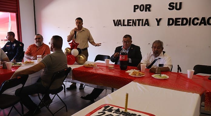 Reconocen a bomberos veteranos en el marco del Día del Bombero