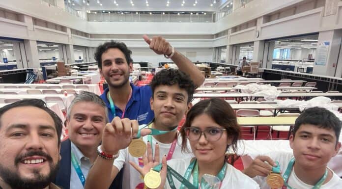 Chihuahua se corona Campeón Mundial en Robótica en Beijing, China
