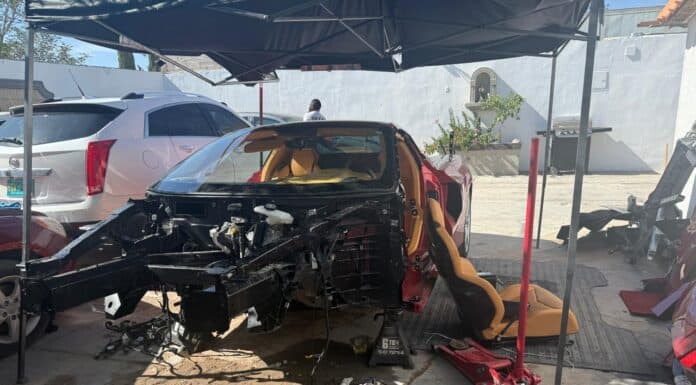 Durante cateo, localiza AEI vehículo deportivo robado en Arizona