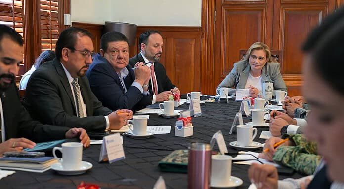 Evalúa Maru decomisos y detenciones relevantes en mesa de seguridad