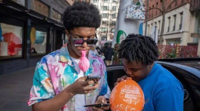 Aumentan muertes por inhalar el “gas de la risa” en jóvenes en EE.UU