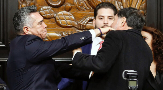 Hay Tiro: Noroña y alito se agarran a golpes en el Senado