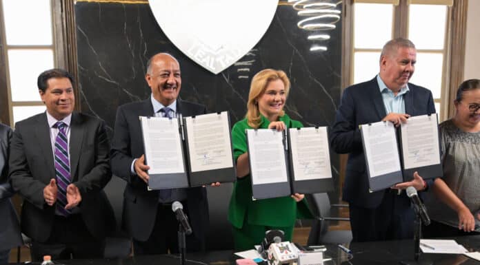 Maru firma acuerdo para garantizar pago de prestaciones pendientes al magisterio