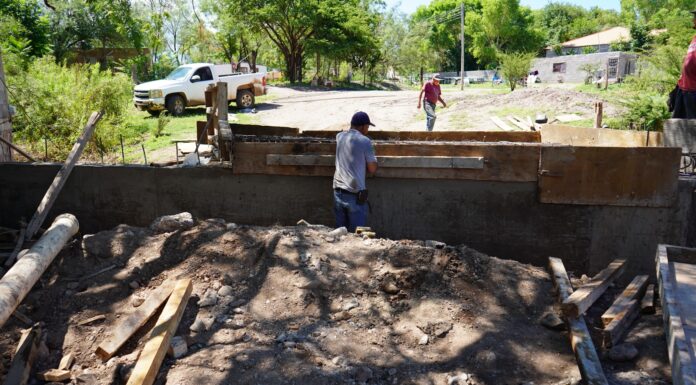 Trabaja Gobierno Municipal en construcción de puente en la zona rural