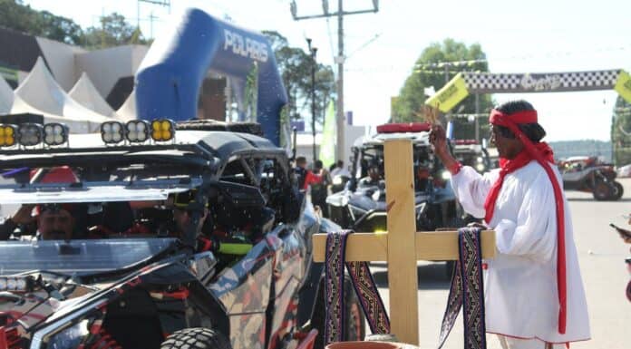 Recorren la sierra en todoterreno en la Tarahumara Vip