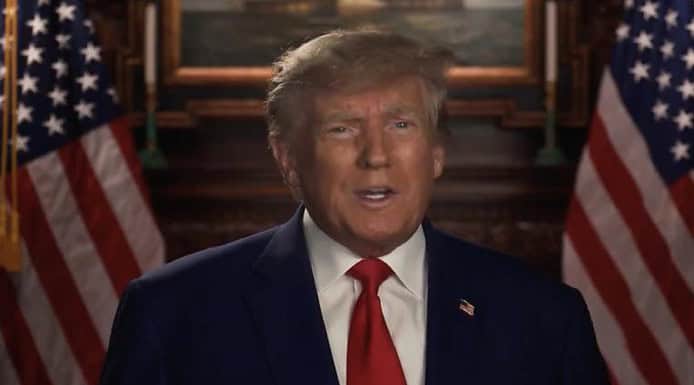 Trump ordenó prisión de un año a quien queme banderas