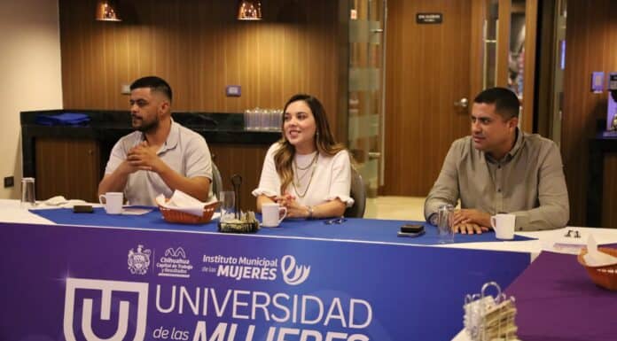 Presenta Municipio la Universidad de las Mujeres a presidentes seccionales
