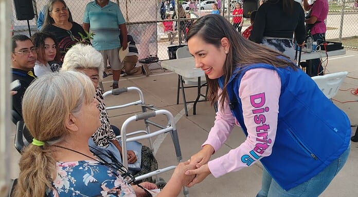 Impulsa Yesenia Reyes apoyos y servicios a familias en Ejido Benito Juárez