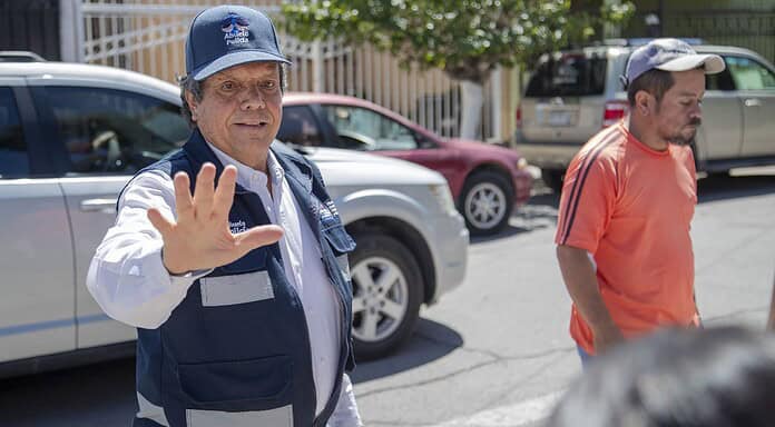 Abuelas y abuelos policías guardan la seguridad escolar a través de su experiencia y compromiso