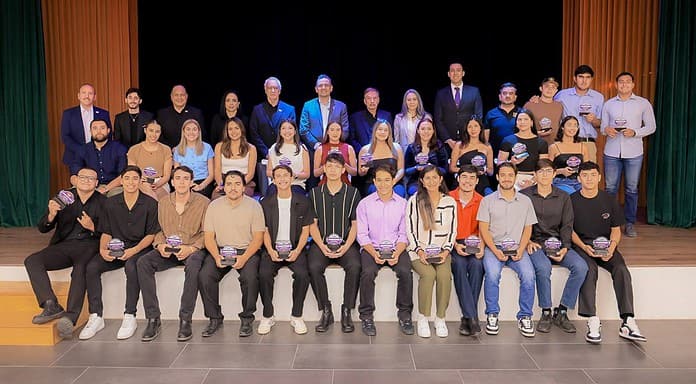 Asiste Alcalde a arranque de construcción de gimnasio en la URN