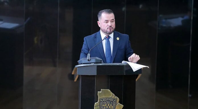 Defiende Óscar Avitia derecho de estudiantes a un transporte público.