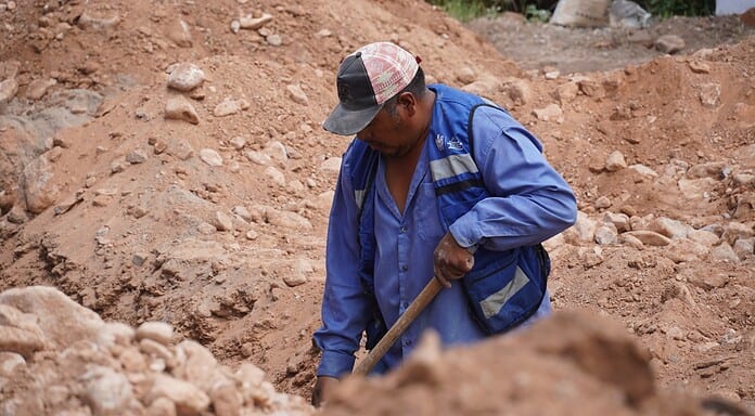 Comienza Gobierno Municipal trabajos de pavimentación de la calle Tierra y Libertad