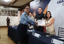 Concluyen policías de 9 municipios certificación como agentes D.A.R.E en el ISSCUU