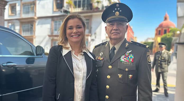 Maru Campos se reúne con secretario de la Defensa