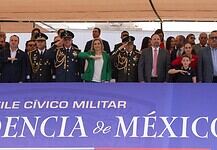 Encabeza Maru desfile Cívico-Militar por el 215 Aniversario de la Independencia