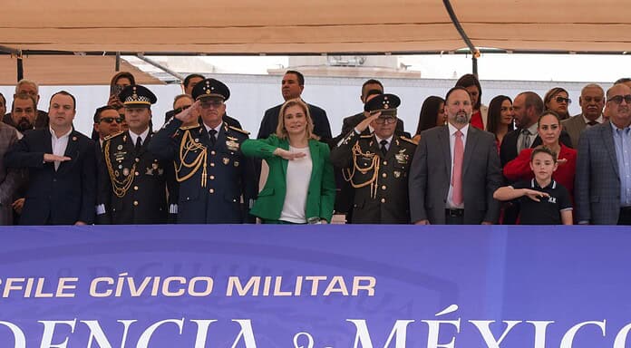 Encabeza Maru desfile Cívico-Militar por el 215 Aniversario de la Independencia