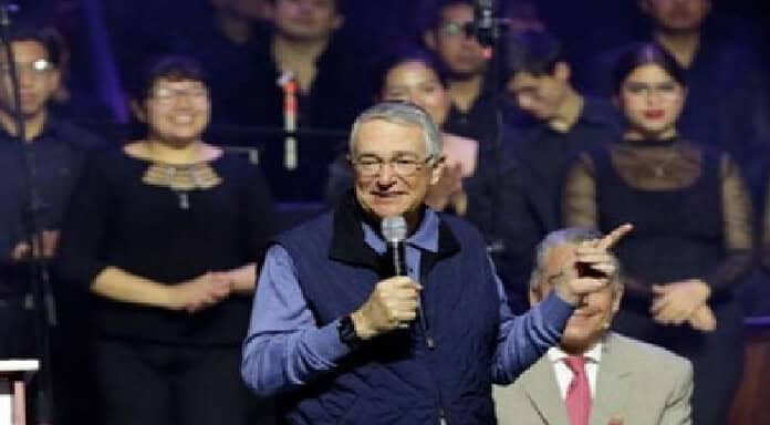 Evalúa Grupo Salinas demandar a Sheinbaum en México y EU por “difamación y daño moral”