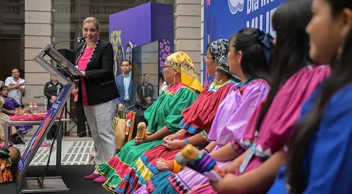 Maru Campos encabeza ceremonia por la Conmemoración del Día de la Mujer Indígena