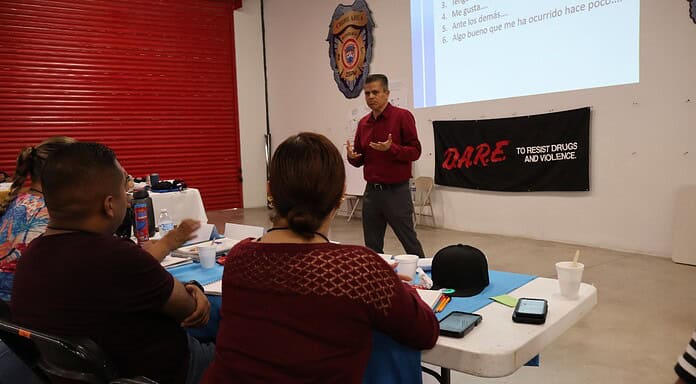 Capacitan en la Capital a policías municipales de nueve municipios de Chihuahua para ser instructores DARE