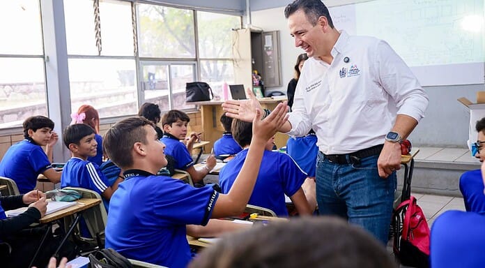 Inicia Bonilla entrega de mochilas con útiles escolares del programa “Mi Bolsa Escolar”