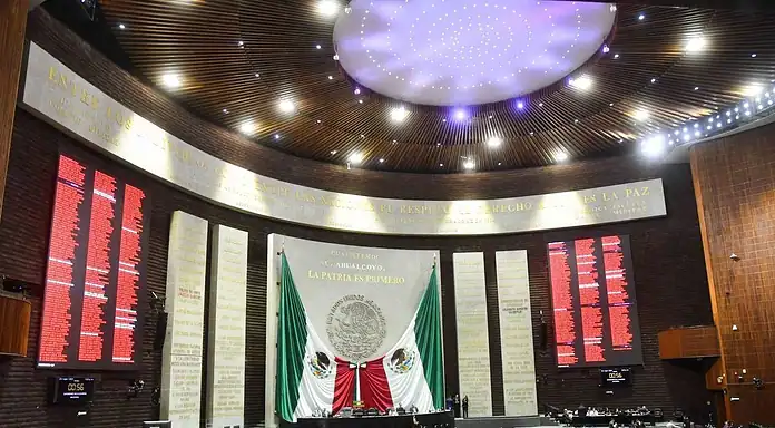 Aprueba San Lázaro prohibir la venta de bebidas “energéticas” a menores de edad