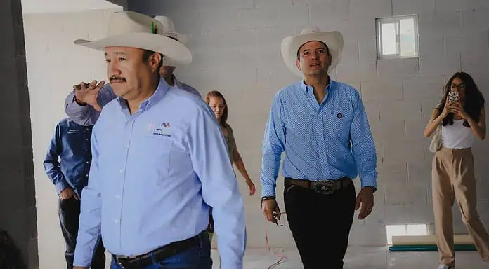 Supervisa alcalde Bonilla construcción de ampliación de salón de usos múltiples en comunidad El Vallecillo
