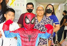 Vence cáncer niño de 5 años y toca campana en IMSS Chihuahua