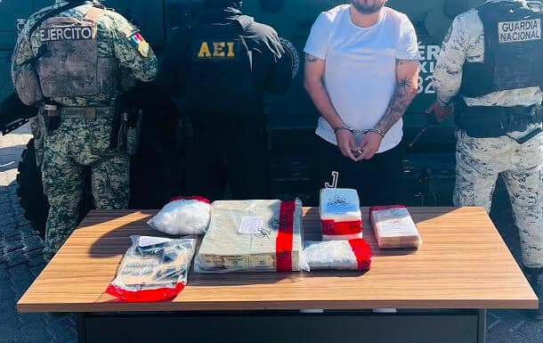 Capturan a masculino en posesión de droga y un arma