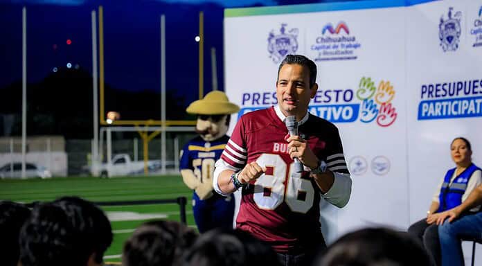 Entrega alcalde Marco Bonilla gradería y luminarias de cancha de futbol americano del CETIS 86